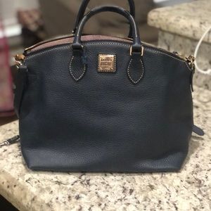 EXCELLENT CONDITION !! Dooney & Bourke Navy purse, carried one time.